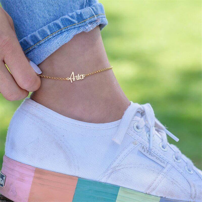 Enhance the beauty of the feet with the custom name anklet